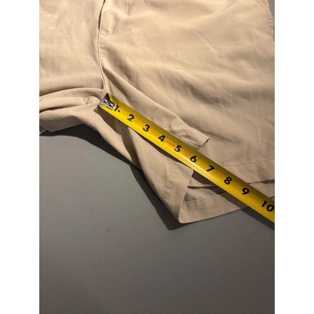 Chubbies Everywear Shorts Mens Medium Khaki Tan 6 Inch Inseam Stretch Casual